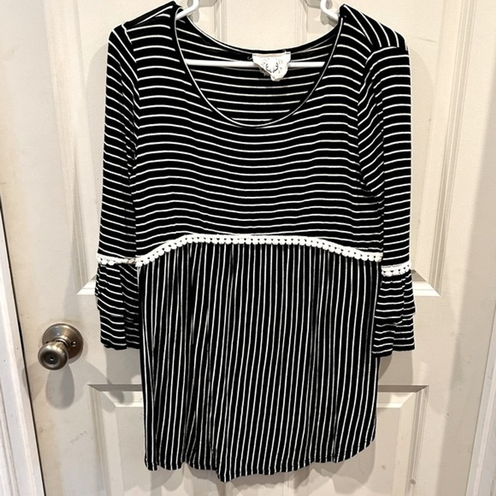 Fantastic Fawn Womens Black White‎ Striped Pom Pom Trim Bell Sleeve Top Medium